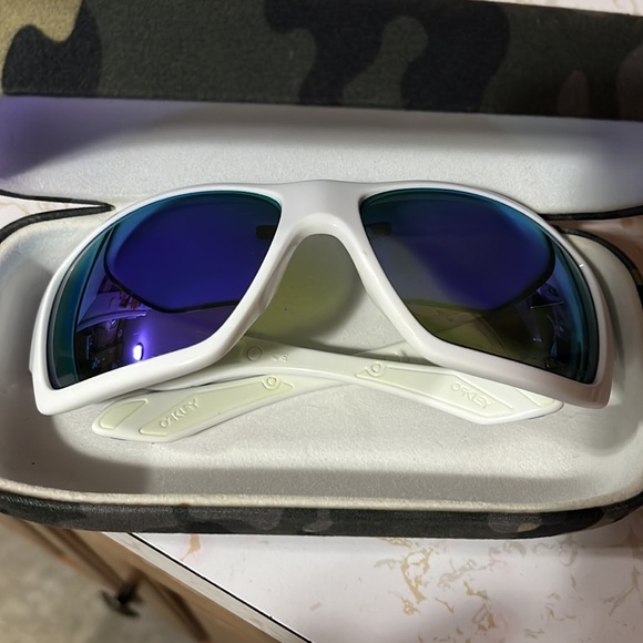 White Oakley polarized - Picture 7 of 7